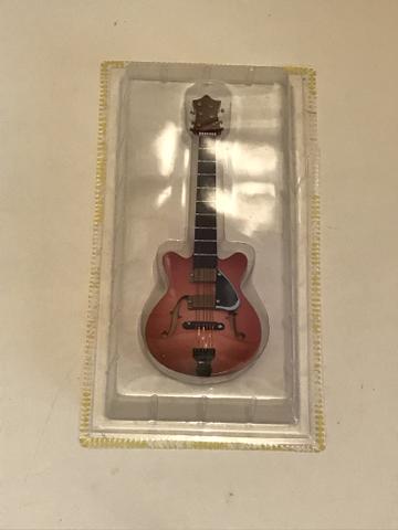 Guitarra Miniatura Salvat