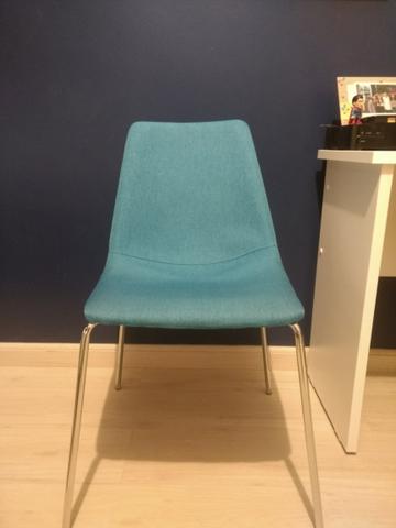 Cadeira home office azul turquesa