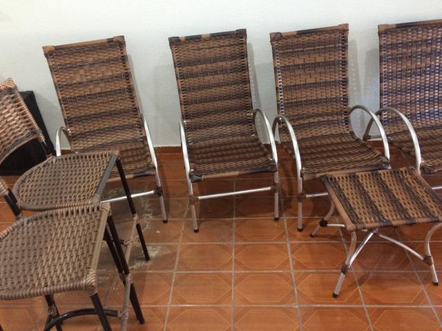 Vendo conjunto de mesa com cadeiras Fibra Sintética