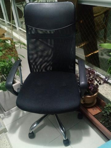 Cadeira Giratória estilo Presidente - Semi nova