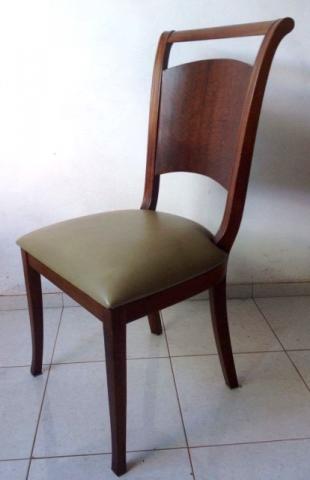 Cadeira em madeira nobre conj com 8