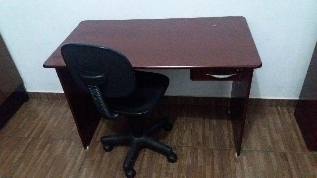 Mesa escritório e cadeira