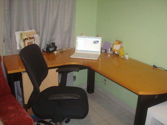 Mesas, Cadeiras e armário de escritório