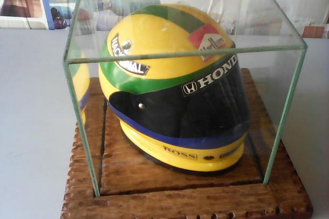 Miniatura capacete Airton Senna
