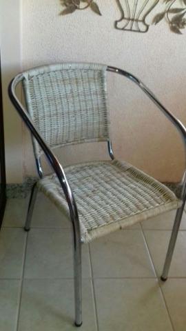 Cadeira em alumínio com fibra natural