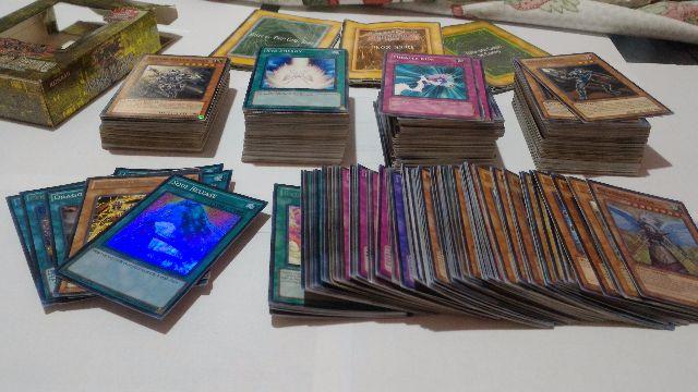 Lote 470 de cards de Yu-Gi-Oh (112 delas raras ou superior)