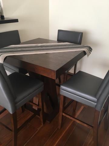 Mesa de jantar / cadeiras de couro