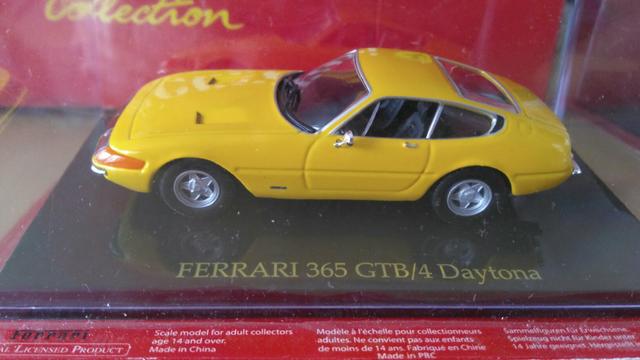 Ferrari 365 GTB/4 Daytona em miniatura