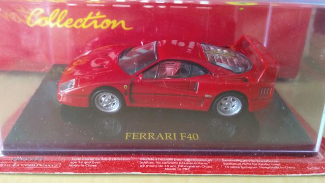 Ferrari F40 em miniatura
