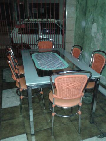 Mesa com 6 cadeiras semi nova
