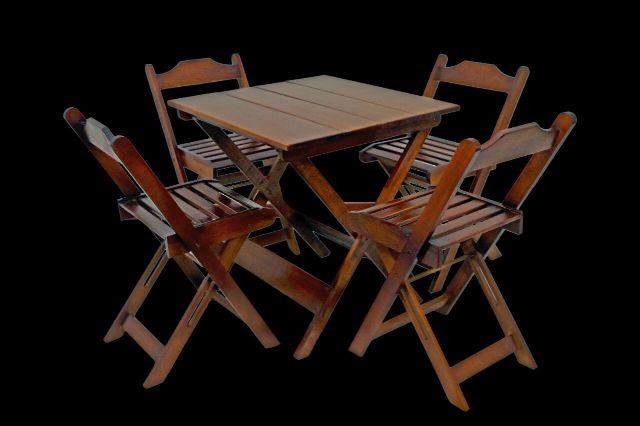 Mesas de madeira com 4 cadeiras