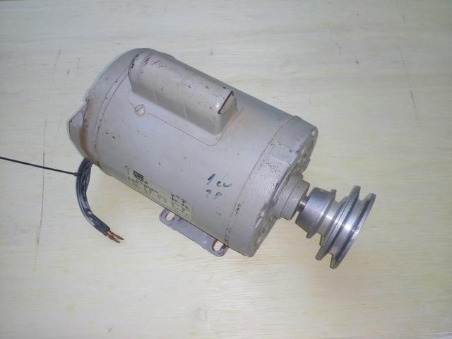 Motor WEG monofásico 1cv rpm com polia pouco usado