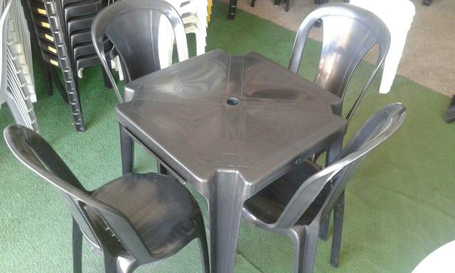 ::jogo de mesa c/cadeiras sem braço plástico