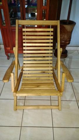 Cadeira artesanal de madeira