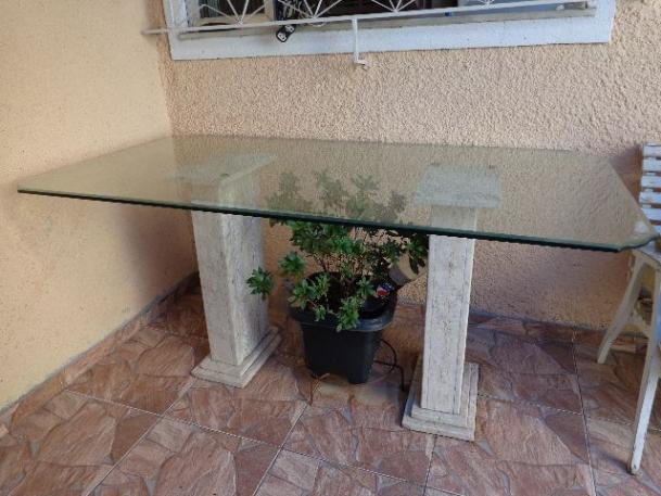 Mesa com tampo de vidro