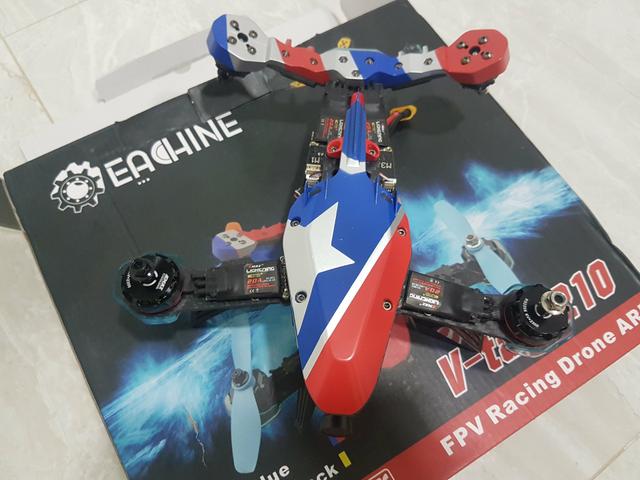 Drone Racer Eachine V-tail 210