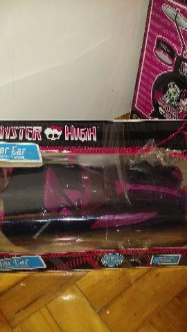 Carro controle remoto da Monster High