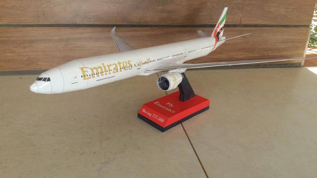 Maquete Boeing  Emirates Escala 