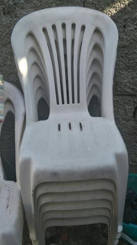 Cadeiras plastcas reforsadas