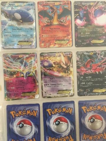 Cards de Pokémon com fichário