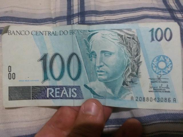 Nota 100 reais rara.
