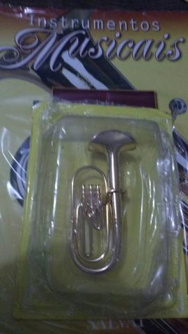 Miniatura instrumentos musicais Tuba edição 4. Salvat