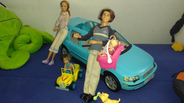 Barbie happy family midge, Alan, Nikki e Ryan. + carro
