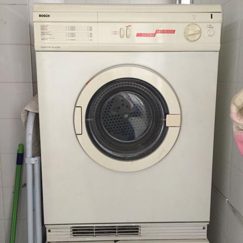 Maquina de lavar e secar com defeito