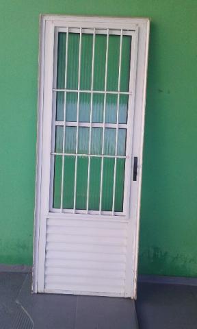 Porta de aluminio com vidros conservada 250 rs