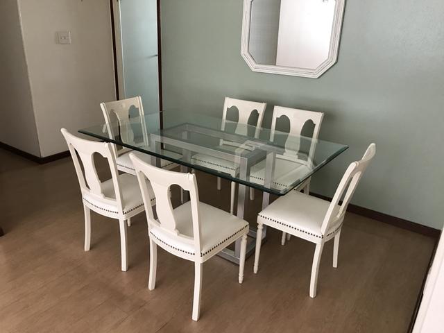 Mesa de jantar com 6 cadeiras + Espelho