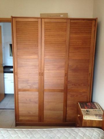 Armário de madeira 3 portas