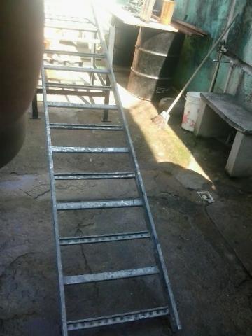 Escada de 15 degraus de ferro galvanizado