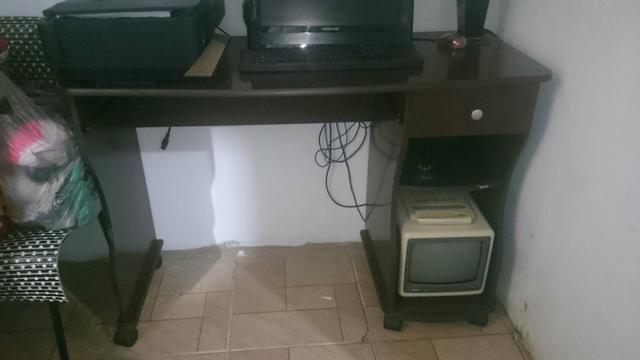 Escrivaninha / mesa para computador