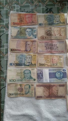 Cédulas de dinheiro Com a moeda Cruzados e Cruzeiro