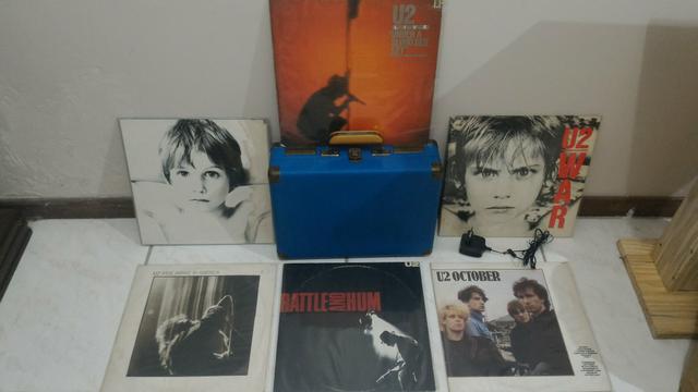 Maleta Toca disco Vitrola e coleção U2 com 6 Álbuns