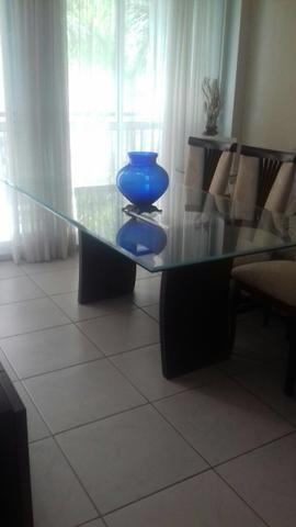Mesa em vidro bisotado para seis lugares