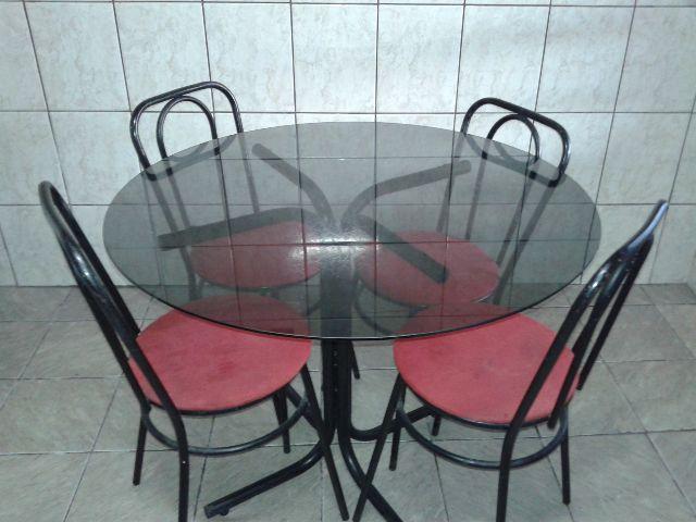 Masa de Vidro Redonda com 4 cadeiras