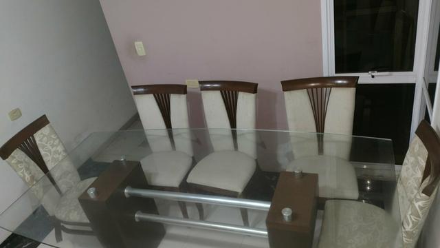Mesa com 8 cadeiras