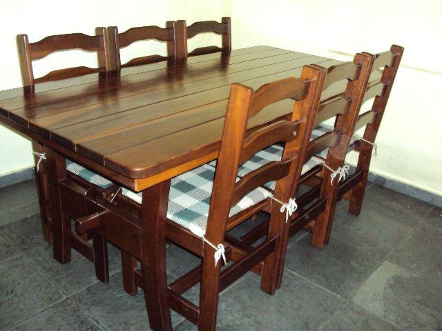 Mesa de jantar com seis cadeiras em imbuia maciça