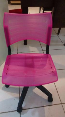 Cadeira de computador rosa