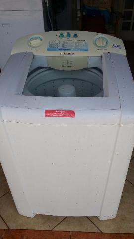 Lavadora de roupas doméstica marca Electrolux modelo LF90 -