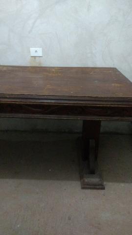 Mesa de madeira maciça