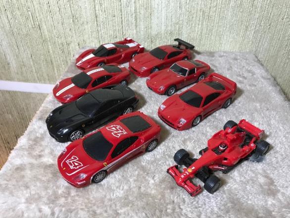 Coleção de Ferraris da shell em miniatura