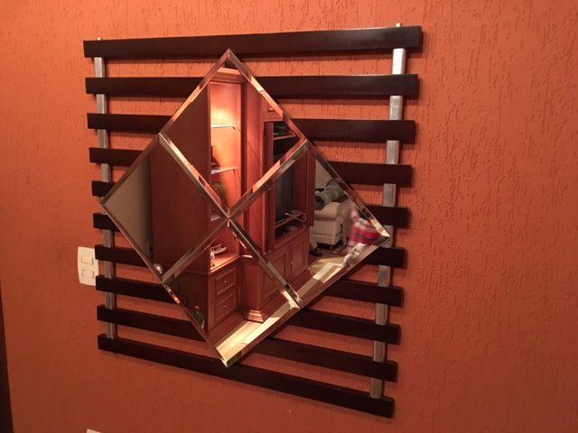 Moldura de madeira com espelho com borda rebaixada