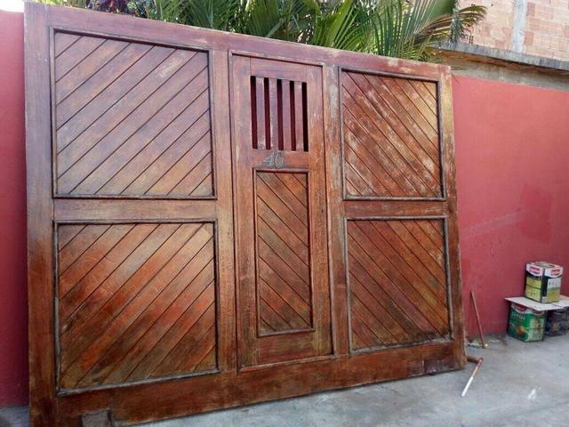 Portão de madeira