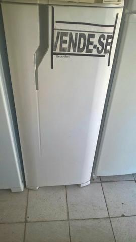 Inperdivel geladeira semi nova