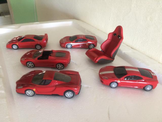 Mini Coleção de Ferrari Vermelha