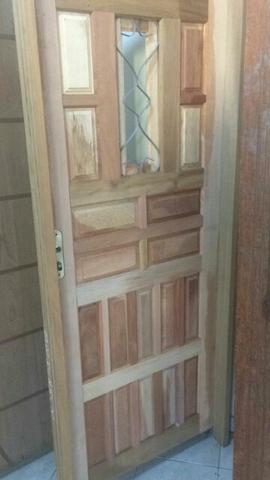 Porta janelinha - madeira maciça