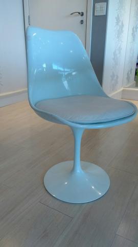 Cadeira usada modelo tulipa Saarinen