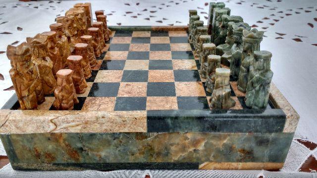 Jogo de xadrez em pedra - novo
